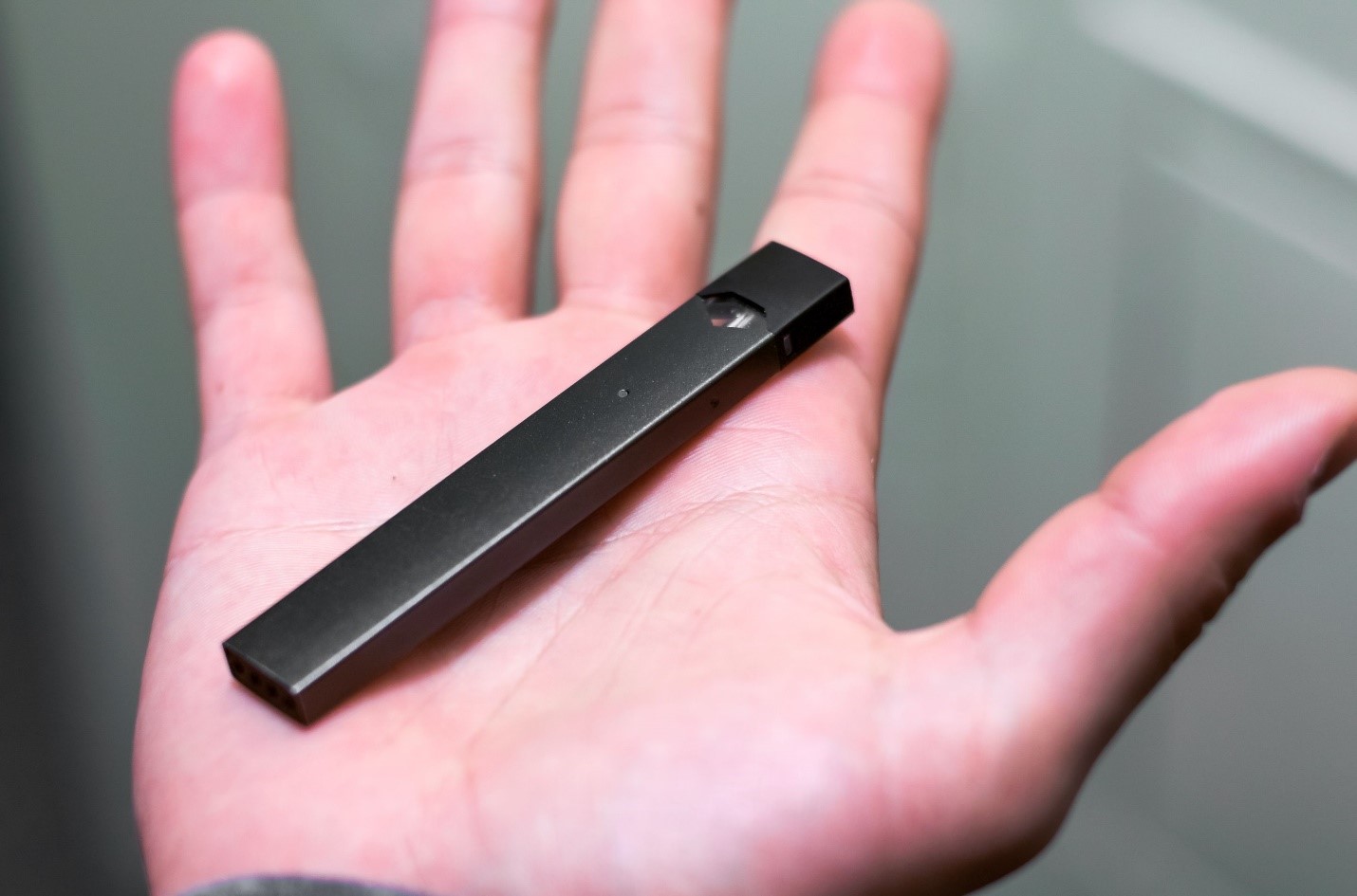 JUUL CEO Kevin Burns to be replaced: Temporary Stop on USA advertising