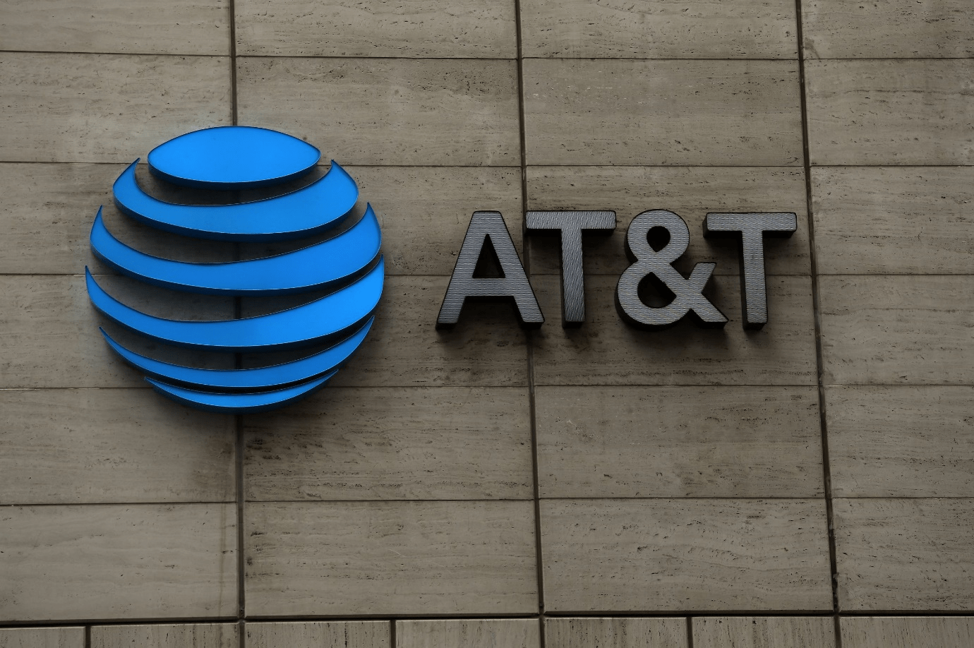 AT&T announces a $43 billion deal to merge WarnerMedia with Discovery