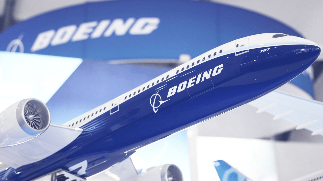 Boeing is cutting 787 Dreamliners production