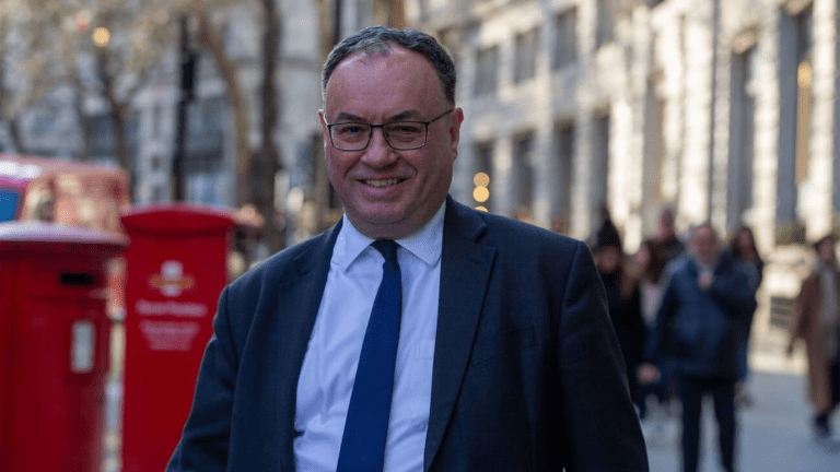 Andrew Bailey confesses that Britain is undergoing a wage-price crisis