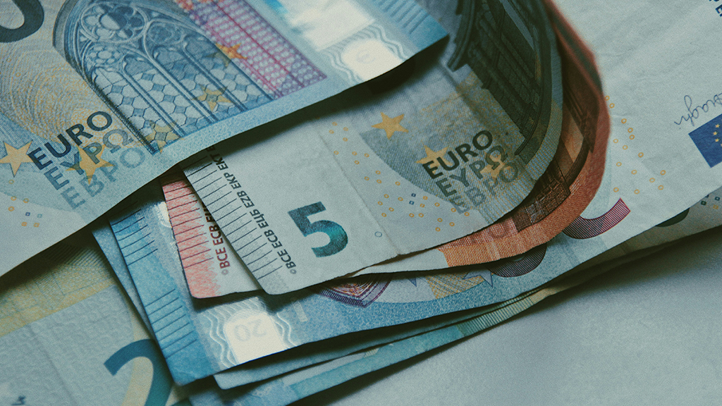 Sterling falls against euro